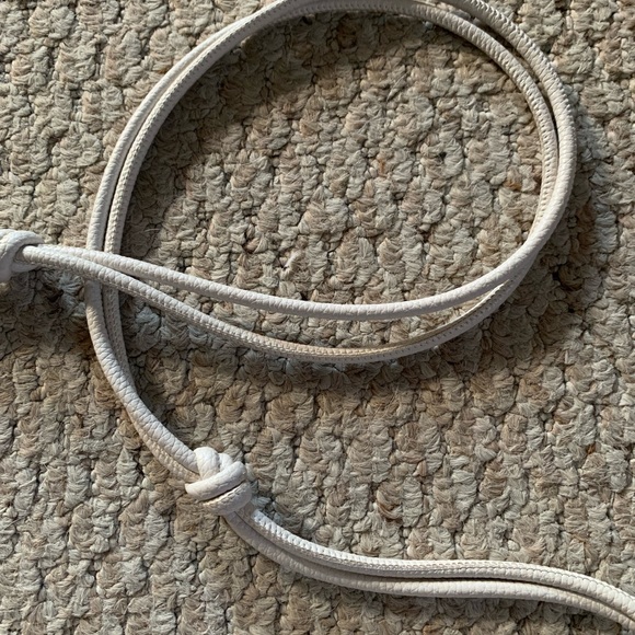 SUPER CUTE WHITE PURSE - Picture 5 of 5